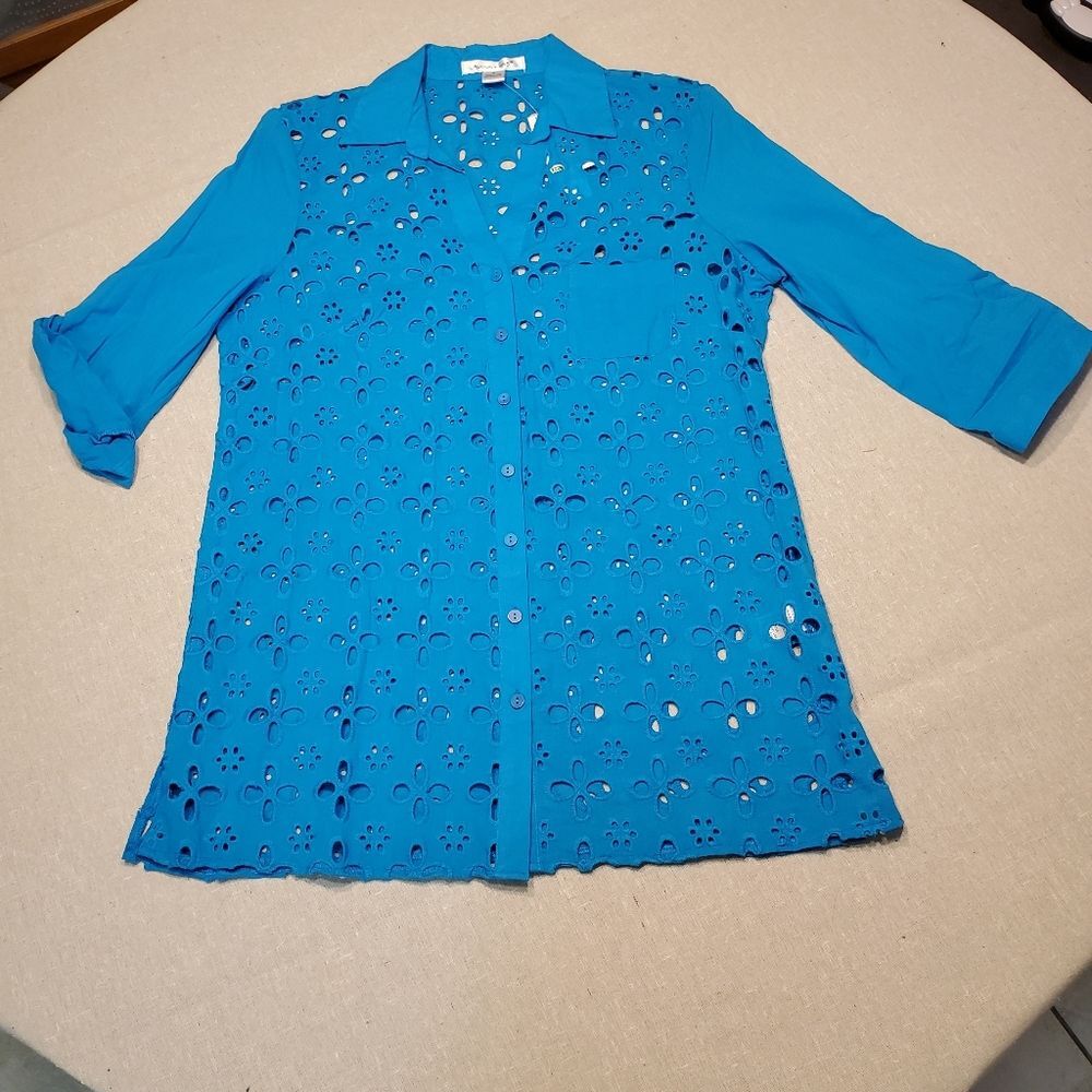 VTG 90's August Silk Blue Front Button Up Floral Eyelet Top in Size M